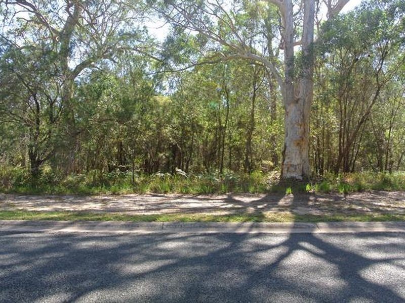 3 Shore St, Russell Island QLD 4184