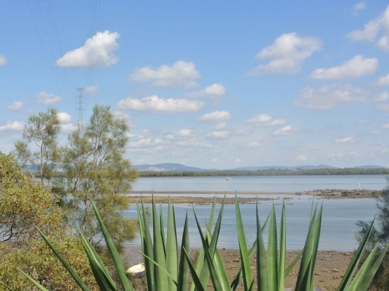 67 Bangalow St, Russell Island QLD 4184
