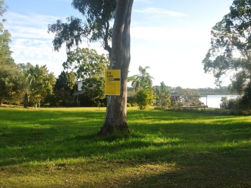 3 Thompson esplanade, Russell Island QLD 4184