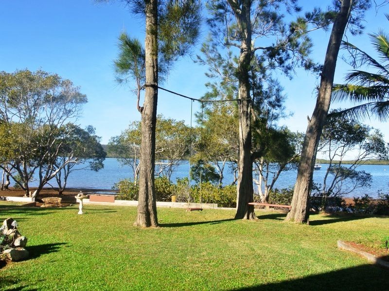 28 Emerson St, Russell Island QLD 4184