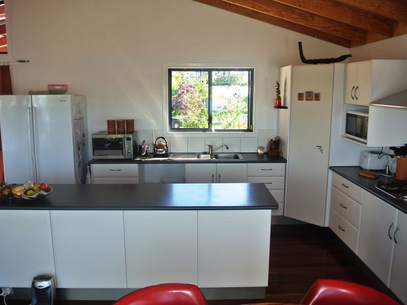 28 Emerson St, Russell Island QLD 4184