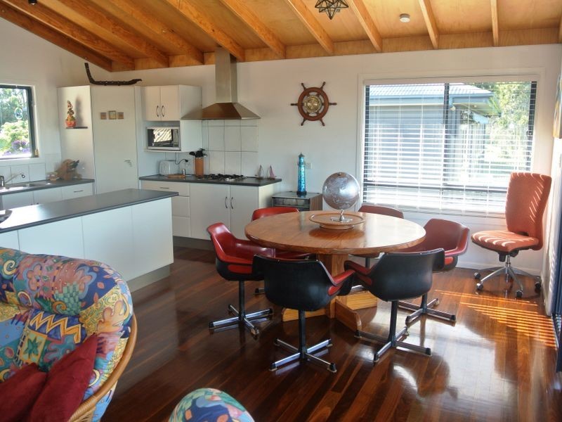 28 Emerson St, Russell Island QLD 4184