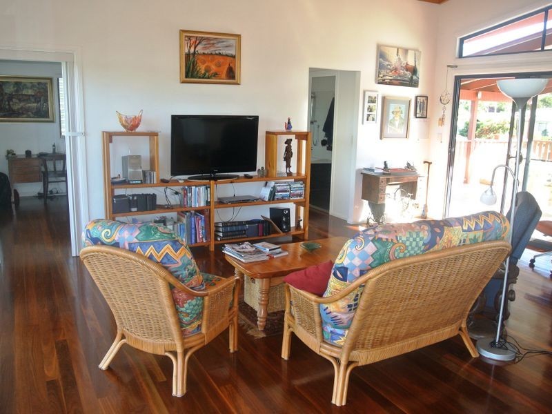 28 Emerson St, Russell Island QLD 4184