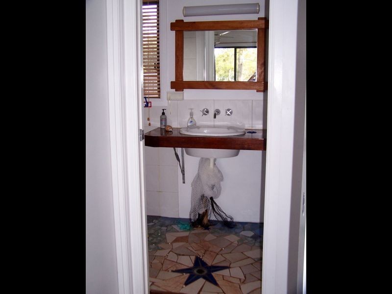 28 Emerson St, Russell Island QLD 4184