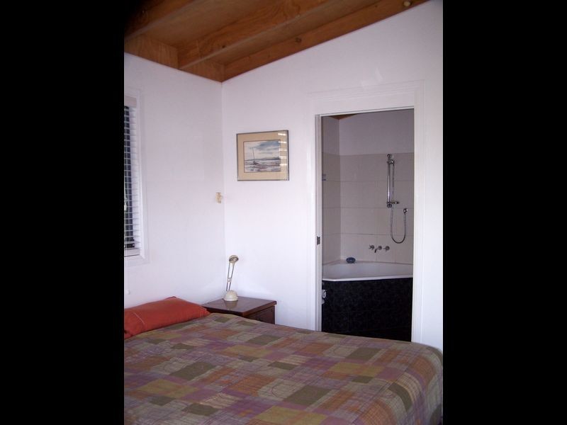 28 Emerson St, Russell Island QLD 4184