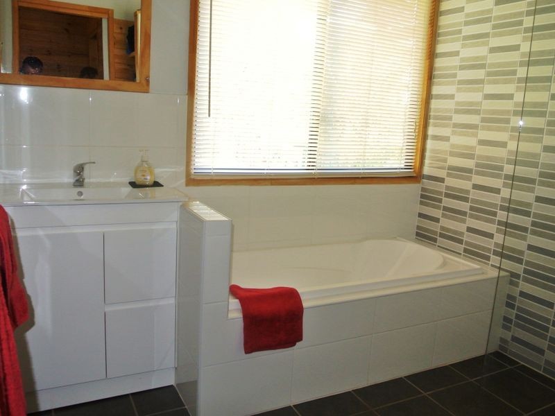 36 Taylor St, Russell Island QLD 4184