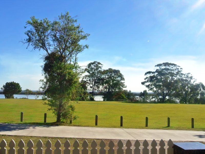 10 Beth St, Russell Island QLD 4184