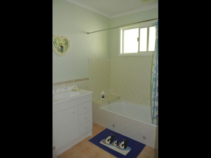 10 Beth St, Russell Island QLD 4184