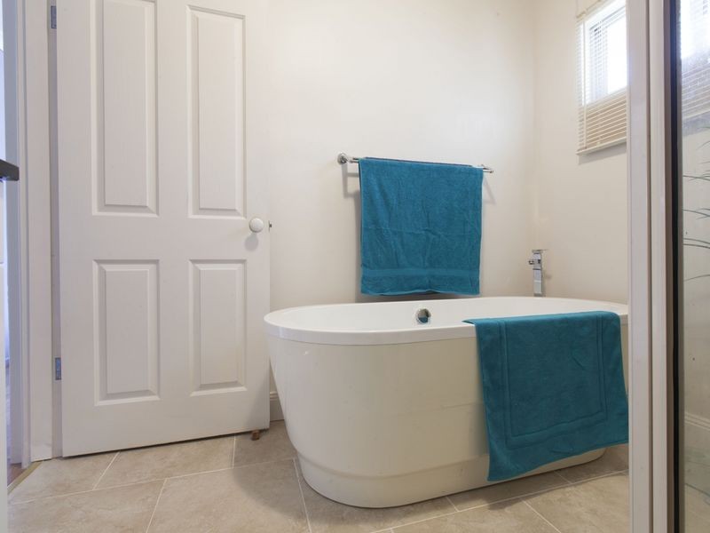 37 Yacht St, Russell Island QLD 4184