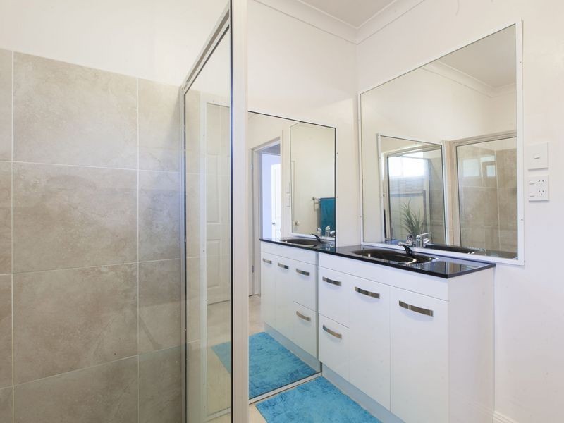 37 Yacht St, Russell Island QLD 4184