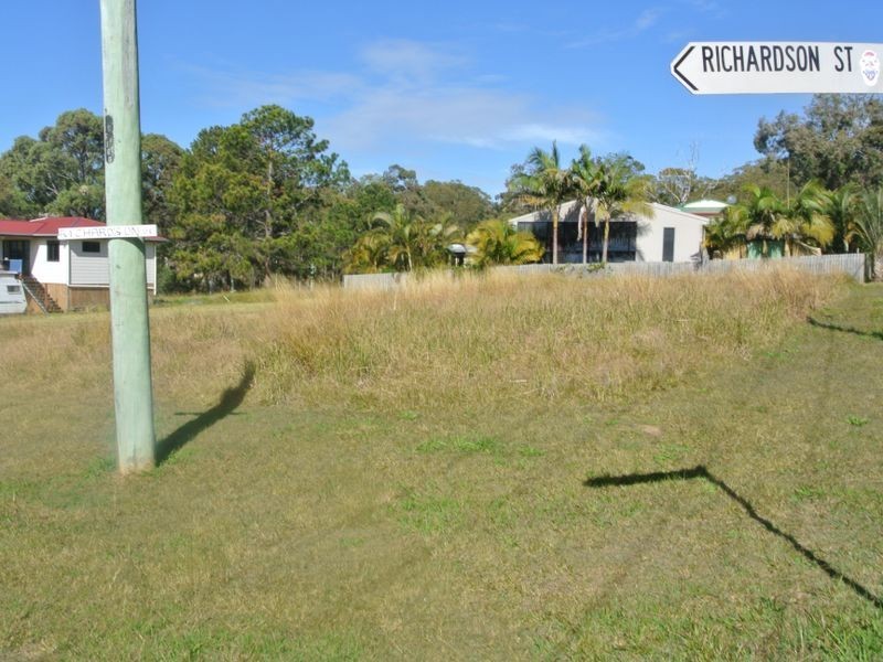 2 RICHARDSON ST, Russell Island QLD 4184
