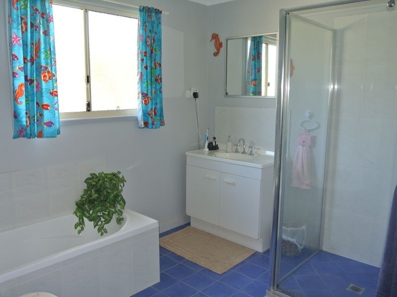 16 Sapphire St, Russell Island QLD 4184