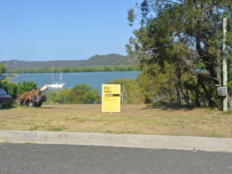 2 Schooner St, Russell Island QLD 4184