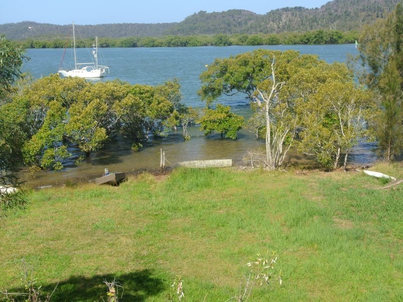 2 Schooner St, Russell Island QLD 4184