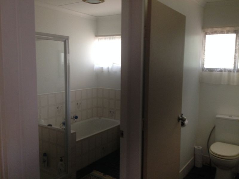 6 YACHT  ST, Russell Island QLD 4184