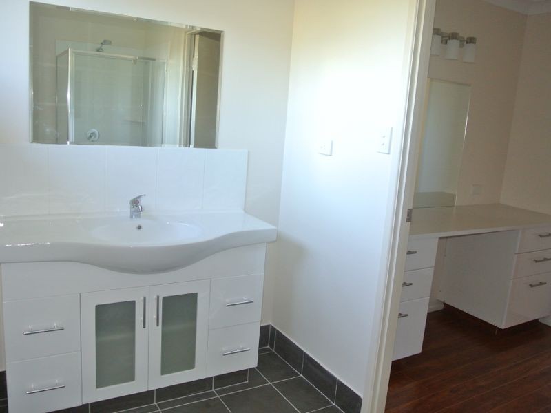 26 Laurel St, Russell Island QLD 4184