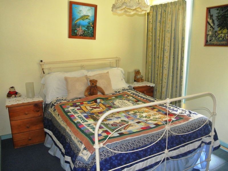 8 Catamaran, Russell Island QLD 4184
