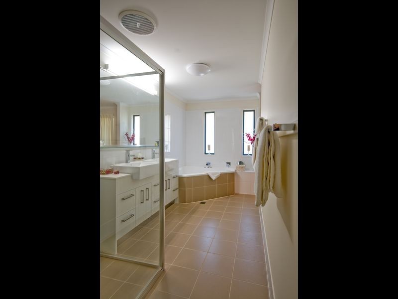 9 Laurel Street, Russell Island QLD 4184