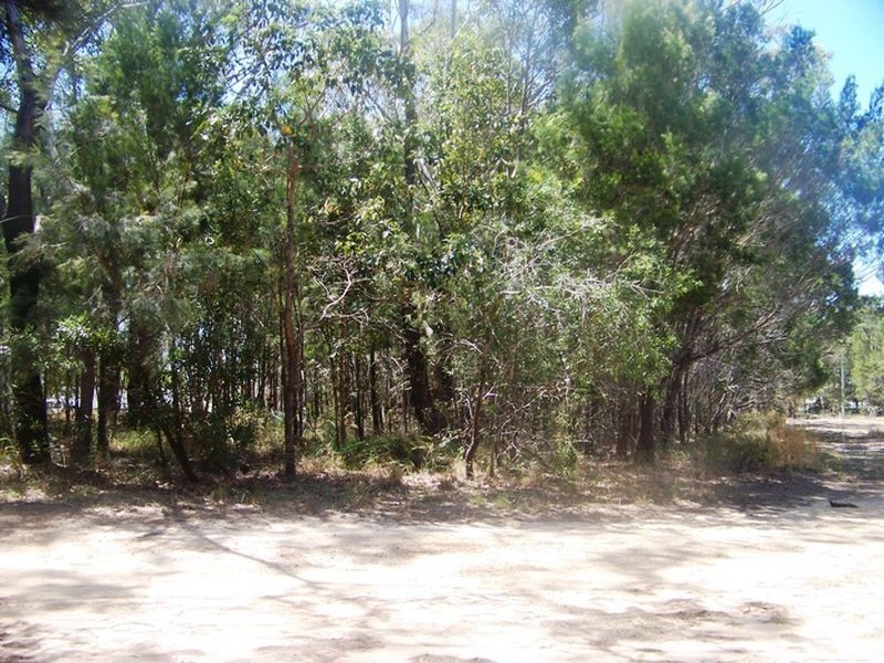 13 Beaumont Dve, Russell Island QLD 4184