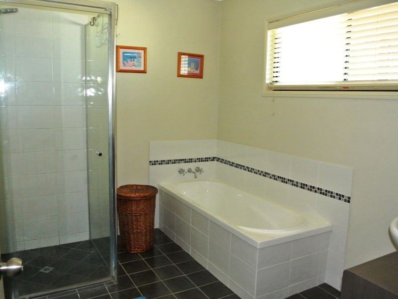 10 Bay Dve, Russell Island QLD 4184