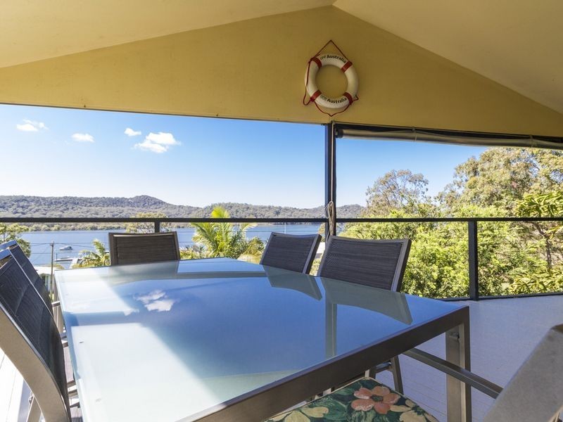 15 Island View Rd, Russell Island QLD 4184