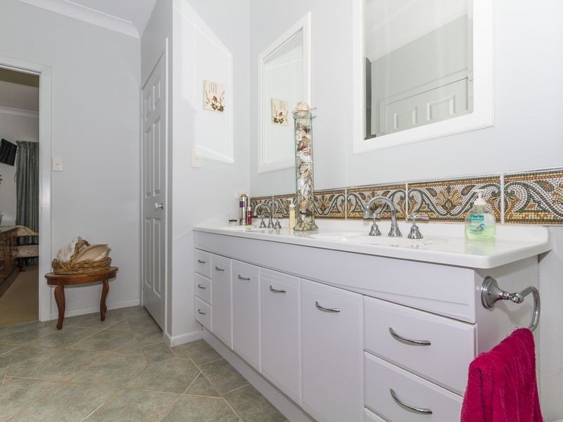 15 Island View Rd, Russell Island QLD 4184