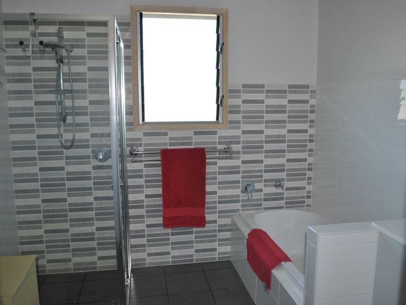 5 Elm St, Russell Island QLD 4184