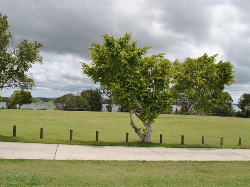 8 Beth St, Russell Island QLD 4184