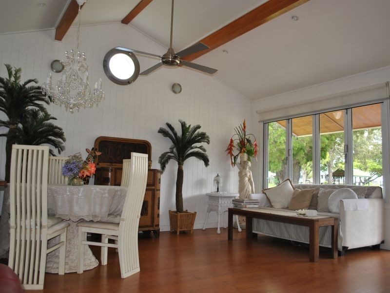 8 Beth St, Russell Island QLD 4184