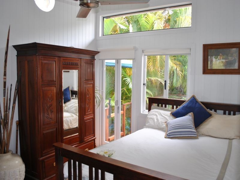 8 Beth St, Russell Island QLD 4184