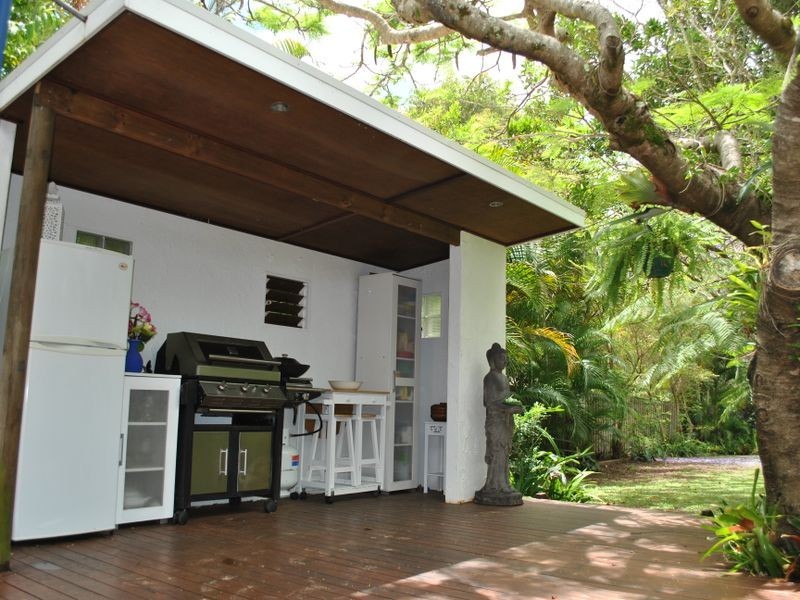 8 Beth St, Russell Island QLD 4184