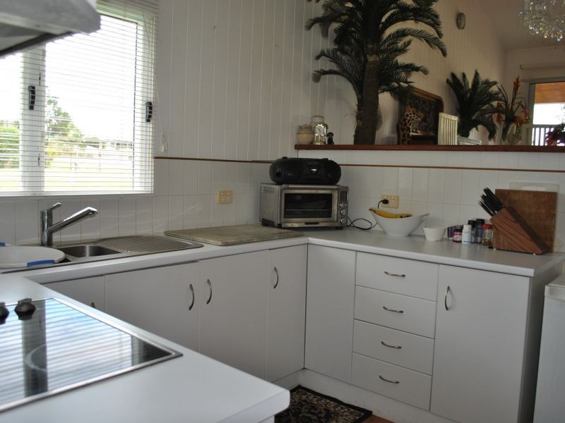 8 Beth St, Russell Island QLD 4184