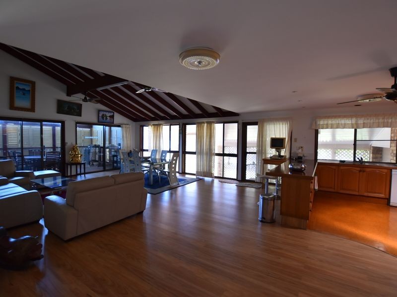 8 Browning St, Russell Island QLD 4184