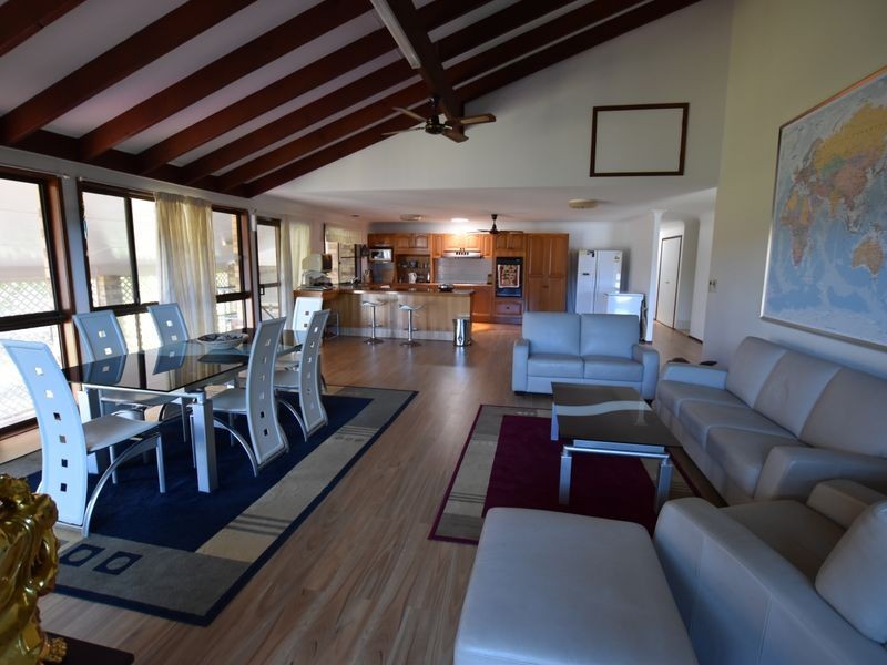 8 Browning St, Russell Island QLD 4184