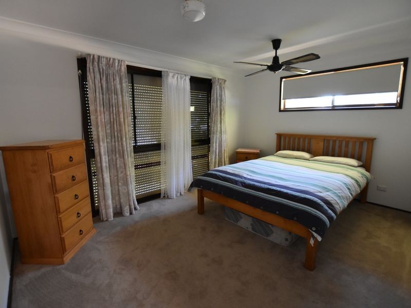 8 Browning St, Russell Island QLD 4184