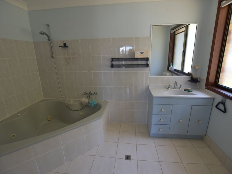 8 Browning St, Russell Island QLD 4184