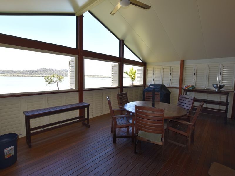 8 Browning St, Russell Island QLD 4184