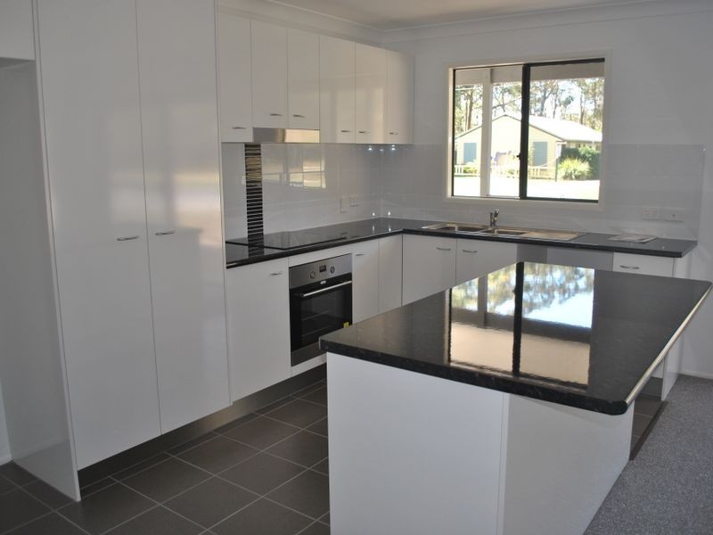 2 Crystal St, Russell Island QLD 4184