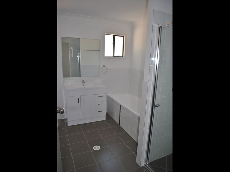 2 Crystal St, Russell Island QLD 4184
