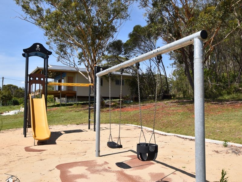 119 Palm Beach Rd, Russell Island QLD 4184