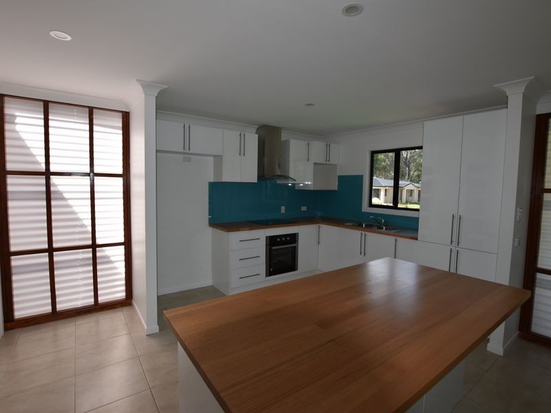11 Tulip St, Russell Island QLD 4184