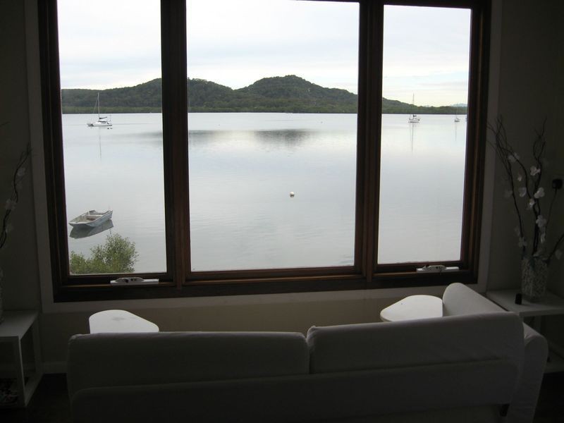 10 Emerson St, Russell Island QLD 4184