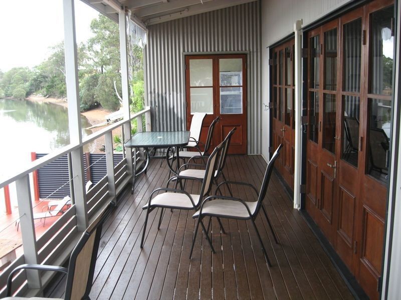 10 Emerson St, Russell Island QLD 4184