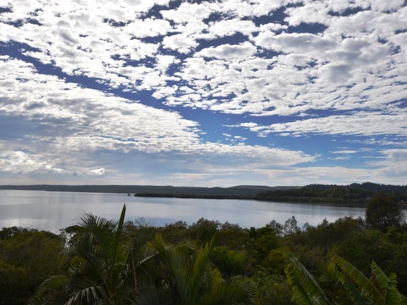 33 Bay Dve, Russell Island QLD 4184