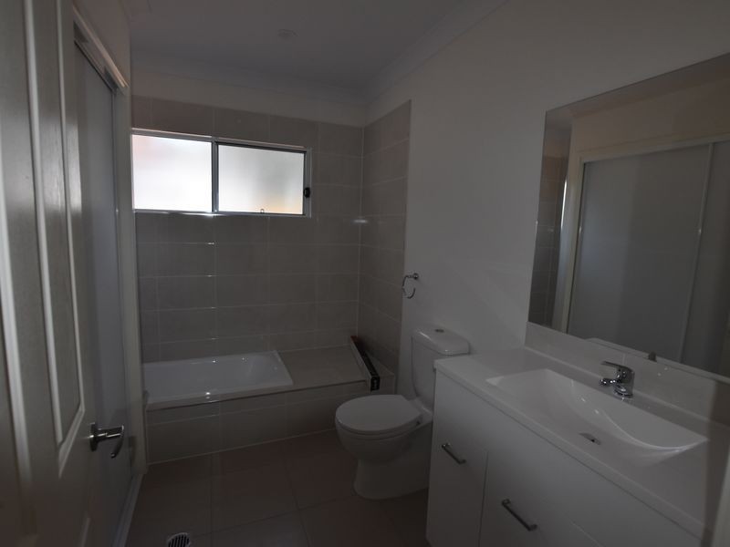 9 Borrows St, Russell Island QLD 4184