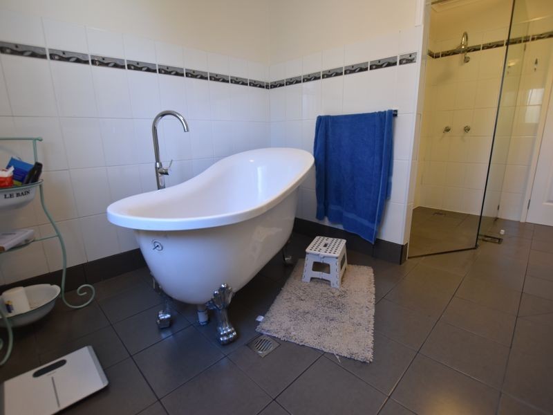 4 Yacht Street, Russell Island QLD 4184