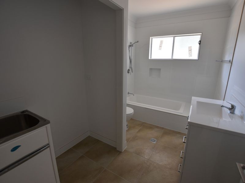 5 Saturn St, Russell Island QLD 4184