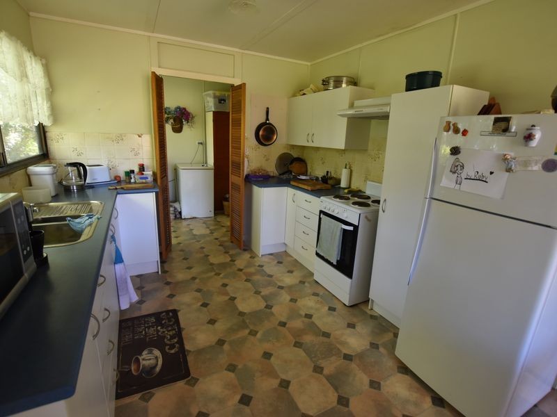 7 Seaview St, Russell Island QLD 4184