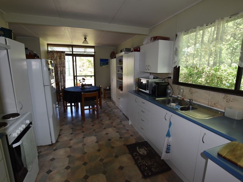 7 Seaview St, Russell Island QLD 4184