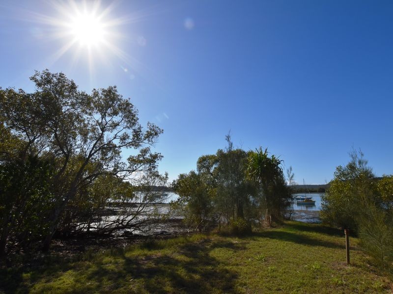 46-48 Skiff St, Russell Island QLD 4184